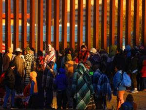 &ldquo;Nos sentimos enga&ntilde;ados&rdquo;: Migrantes frustrados tras no finalizar el T&iacute;tulo 42