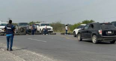 Matamorenses bloquean carretera a Victoria; tienen más de un mes sin luz