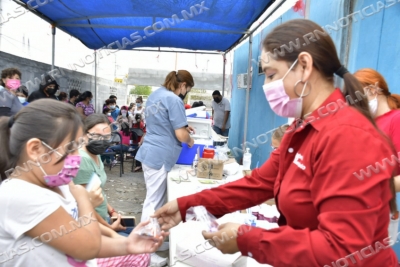 Lleva Gaby Regalado beneficios a Valles de An&aacute;huac