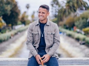 Chicharito Hernández fue visto con otra mujer… ¿su nueva pareja?