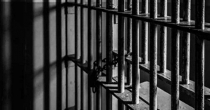 Dan 45 años de cárcel a mujer que prostituyó a su hija de 11 años