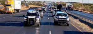 Ingresa caravana de 2,800 veh&iacute;culos