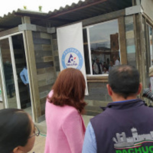 Construyen salón de clases con 17 mil 700 envases Tetra Pak