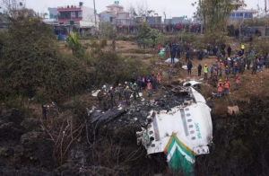 Localizan cajas negras de avi&oacute;n accidentado en Nepal