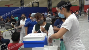 Personal de salud le hace frente al covid con jornadas de vacunación