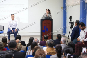 ENCABEZAN MAESTROS DE  NUEVO LAREDO FORO DE PROPUESTAS PARA EL DESARROLLO EDUCATIVO EN TAMAULIPAS