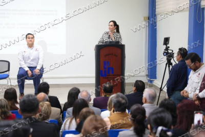 ENCABEZAN MAESTROS DE  NUEVO LAREDO FORO DE PROPUESTAS PARA EL DESARROLLO EDUCATIVO EN TAMAULIPAS