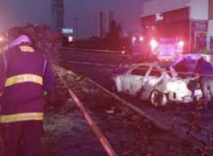 Choca en un BMW, abandona a sus amigos y mueren calcinados