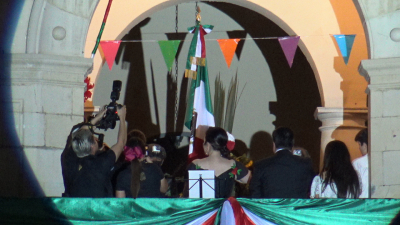 VIDEO Dan el grito de Independencia miles de neolaredenses