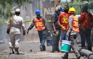 Mineros llevan dos semanas atrapados y el rescate a&uacute;n se ve lejano