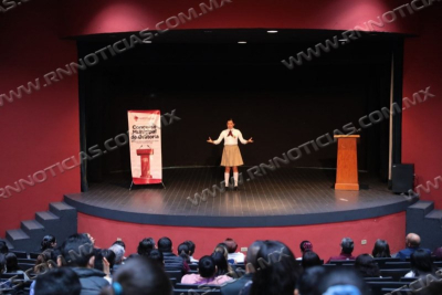 COMPITEN ESTUDIANTES NEOLAREDENSES EN CONCURSO DE ORATORIA