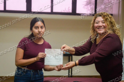 Reciben alumnos de la Universidad Tecnol&oacute;gica de Nuevo Laredo becas del ITABEC