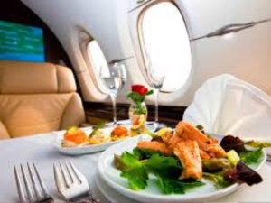 Comida con moho en un avi&oacute;n obliga a aterrizaje de emergencia
