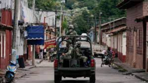 Enfrentamiento entre grupos delictivos deja 17 muertos en Guerrero