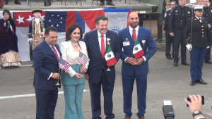 Realizan ceremonia de abrazo por hermandad entre naciones