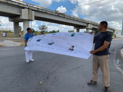Familia de joven asesinada cierra puente internacional