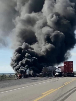 Cierran carretera Victoria-Gonz&aacute;lez por accidente de unidades de carga