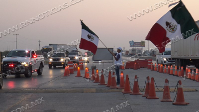 Cruza Caravana de paisanos con m&aacute;s de 250 veh&iacute;culos por Nuevo Laredo