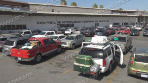 Llegan familias completas de paisanos para vacacionar en M&eacute;xico