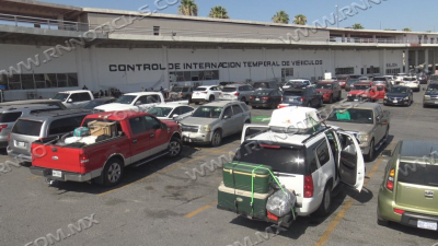 Llegan familias completas de paisanos para vacacionar en M&eacute;xico