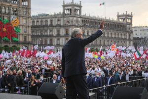 AMLO llama a ciudadanos a llenar el Z&oacute;calo el pr&oacute;ximo 18 de marzo