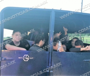 Agentes de la Patrulla Fronteriza del Sector de Laredo se encuentran con un intento de tráfico de personas utilizando un remolque de ganado