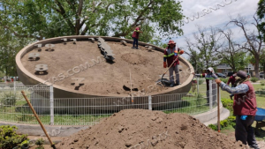 DAN MANTENIMIENTO A RELOJ DE PLAZA ZARAGOZA