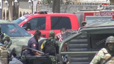 VIDEO  Chocan militares causando volcadura y lesiones a terceros