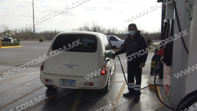 Americanos cruzan a M&eacute;xico para surtir gasolina ante alto costo en EU