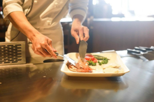 Empresa de Canad&aacute; busca cocineros mexicanos, ofrece 30 mil pesos mensuales