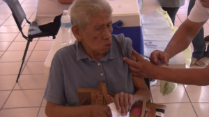 VIDEO Dan arranque a campaña de vacunación contra influenza en adultos mayores