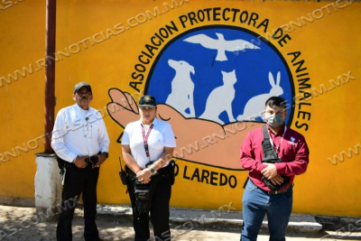 ENTREGA PERSONAL DE SEGURIDAD P&Uacute;BLICA APOYO A LA ASOCIACI&Oacute;N PROTECTORA DE ANIMALES