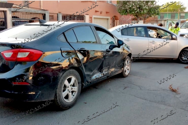 Invade v&iacute;a de preferencia y la embisten en Nuevo Laredo