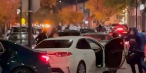 Decenas de personas asaltan tienda de lujo en California