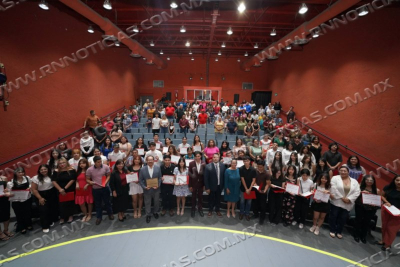 J&Oacute;VENES NEOLAREDENSES CONCLUYEN SUS ESTUDIOS GRACIAS A PROGRAMAS DE IMJUVE