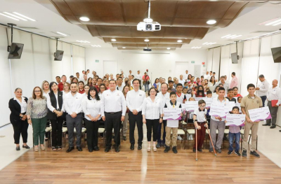 Entrega DIF Tamaulipas m&aacute;s de mil 800 becas en beneficio de la poblaci&oacute;n vulnerable de los 43 municipios del estado