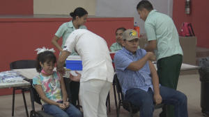 VIDEO Aplican segunda dosis de vacuna del VPH para niños