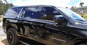 Atacan a balazos el vehículo del presidente de Ecuador Daniel Noboa