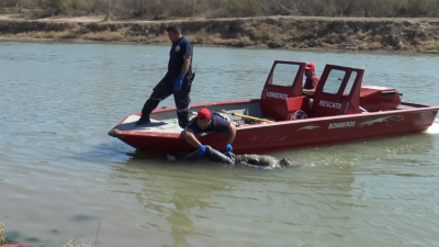VIDEO Recuperan ahogado n&uacute;mero 8 del r&iacute;o bravo; Piden no introducirse el cauce est&aacute; arriba de los 2 metros