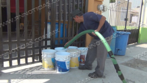 Empieza aumentar reparto de agua en pipas por temporada de calor