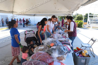 VACUNAN Y APOYAN A LA CIUDADAN&Iacute;A CON DONACI&Oacute;N DE ROPA Y ALIMENTOS NO PERECEDEROS