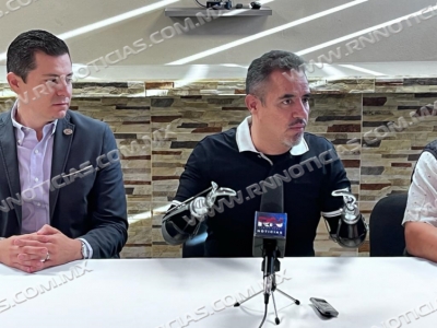 Personal de maquiladoras recibe pl&aacute;tica motivacional de Aar&oacute;n Acosta