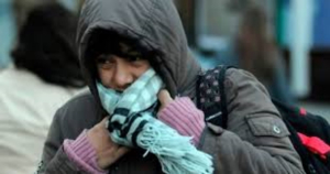 Piden abrigarse por cambios en la temperatura