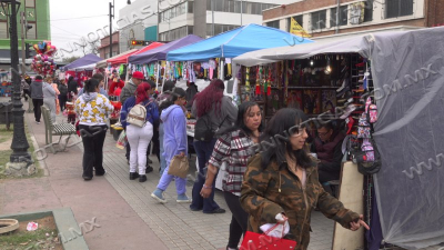 Emprendedores ofrecen regalos por el D&iacute;a del Amor y la Amistad en Nuevo Laredo