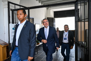 Bernardo Ar&eacute;valo, presidente electo de Guatemala, denuncia un intento de golpe de Estado