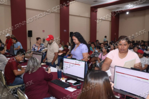 CONTINÚA ENTREGA DE TARJETAS BANCARIAS DE BECAS PARA EDUCACIÓN PRIMARIA Y EDUCACIÓN ESPECIAL