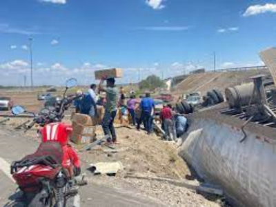 Pobladores rapi&ntilde;an 25 toneladas de camar&oacute;n en la Victoria-Zaragoza