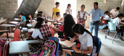 VIDEO M&aacute;s de 80 ni&ntilde;os estudian en condiciones precarias ante las altas temperaturas