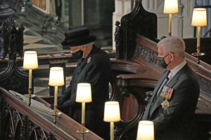 Isabel II entierra a su esposo el príncipe Felipe