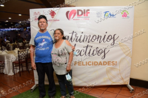 SISTEMA DIF NUEVO LAREDO CUMPLE EL SUE&Ntilde;O DE CASARSE A PAREJA QUE TEN&Iacute;A M&Aacute;S DE 40 A&Ntilde;OS JUNTOS.